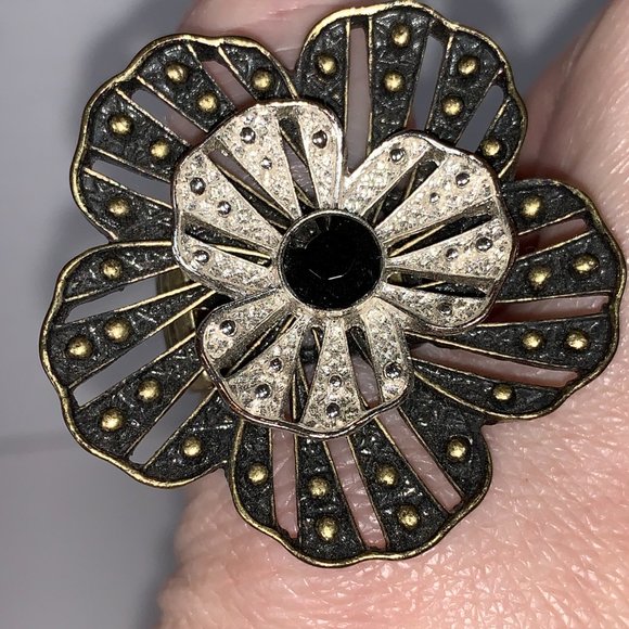 Costume Bronze Flower Sizeable Ring - Picture 8 of 9